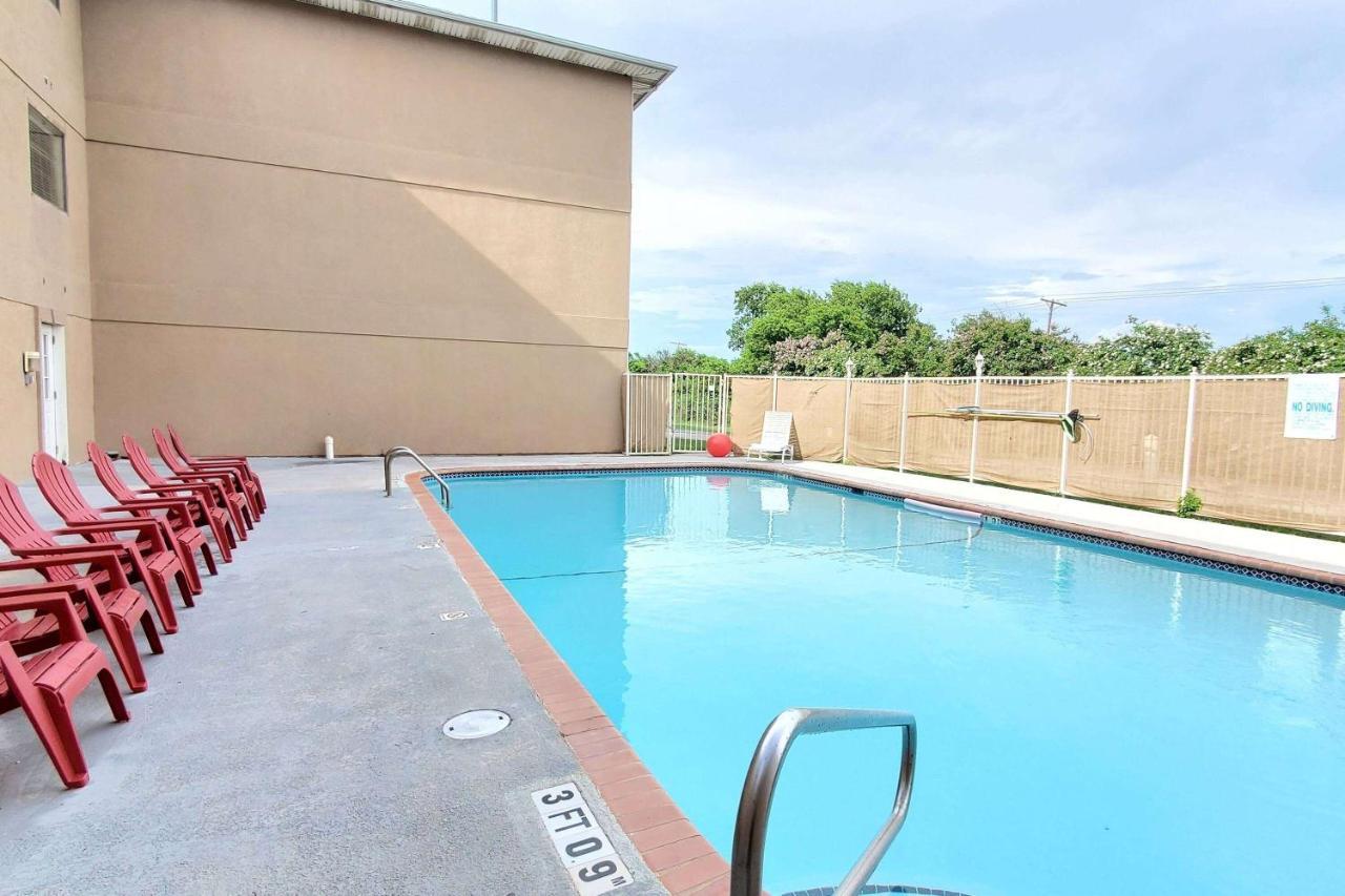 Hotel Super 8 By Wyndham Temple I-35 Esterno foto